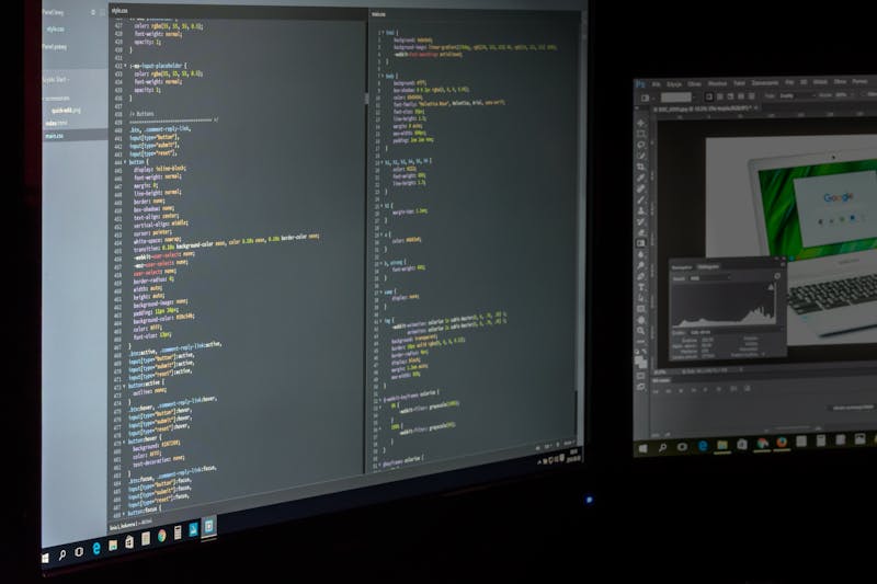 Программирование и программный код на мониторе